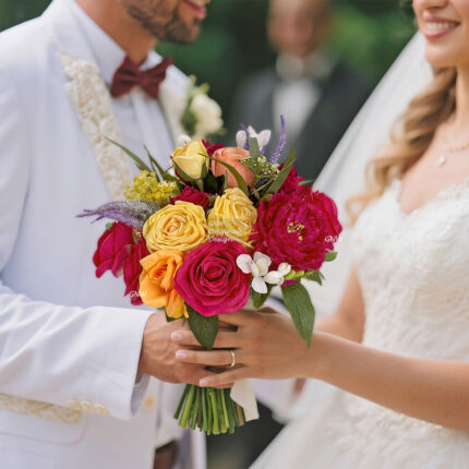 GNW New Arrival Red Series Artificial Silk And Real Touch Flowers Bridal Bouquet For Wedding Party Home Decoration